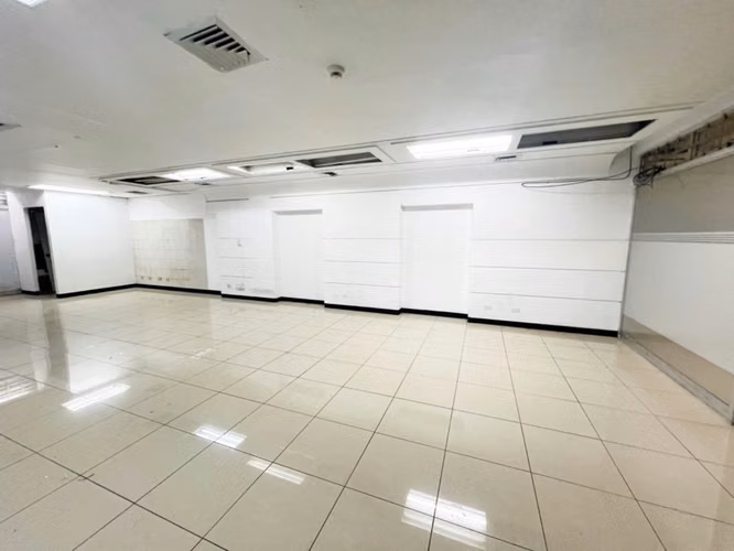 LOCAL COMERCIAL EN ALQUILER POR CENTRO COLÓN - Imagen 4