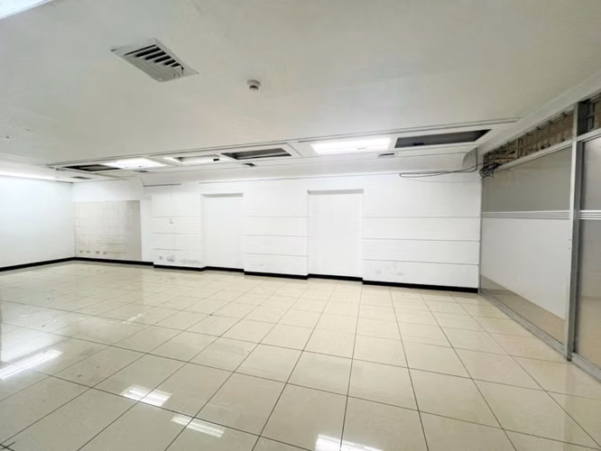 LOCAL COMERCIAL EN ALQUILER POR CENTRO COLÓN - Imagen 16