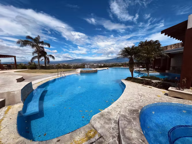 Venta de Apartamento Oportunidad Única en Santa Ana !