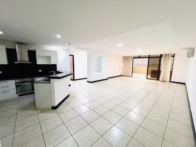 Apartment for Sale – A Unique Opportunity in Santa Ana!