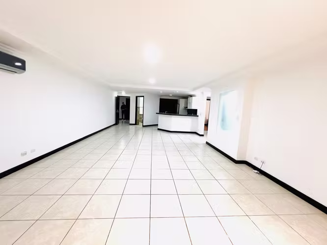 Venta de Apartamento Oportunidad Única en Santa Ana !