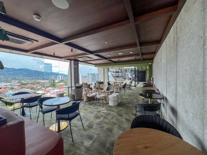 Venta de apartamento amueblado con vista a la ciudad