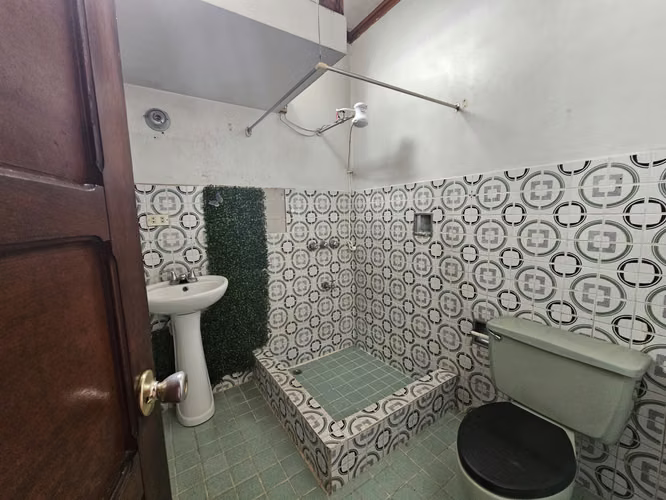 Edificio con Casa, Local Comercial y Bodega centro de Alajuela, Alajuela