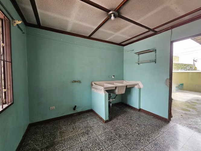 Edificio con Casa, Local Comercial y Bodega centro de Alajuela, Alajuela