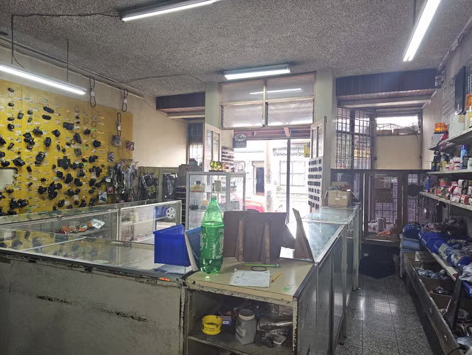 Edificio con Casa, Local Comercial y Bodega centro de Alajuela, Alajuela