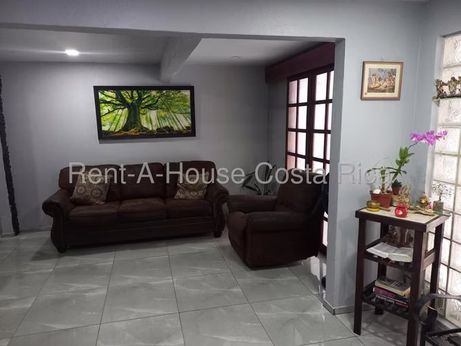 Casa de dos niveles en venta cerca del centro de Guadalupe #26-1417 GS - Imagen 2