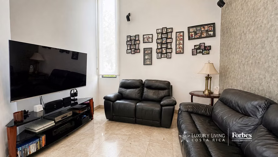 21439 - Casa moderna de un nivel con 4 habitaciones, oficina y jardín - Imagen 10