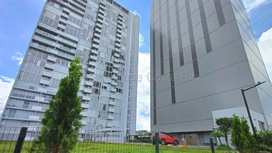 Venta de Apartamento en Torre Ifreses, Curridabat. - Imagen 1