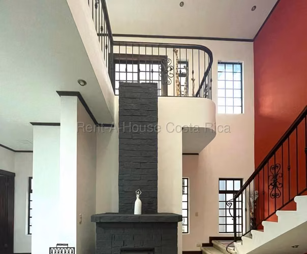 H.A.26-2169 Se Vende Casa de Lujo con Piscina en Santo Domingo, Heredia