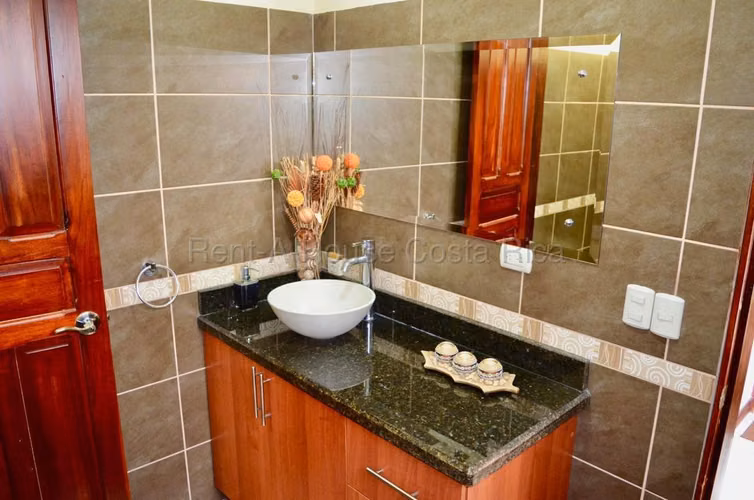 H.A.26-2169 Se Vende Casa de Lujo con Piscina en Santo Domingo, Heredia