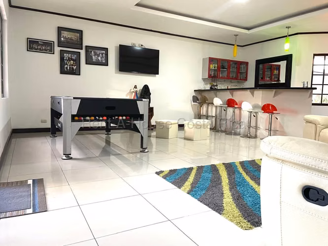 H.A.26-2169 Se Vende Casa de Lujo con Piscina en Santo Domingo, Heredia