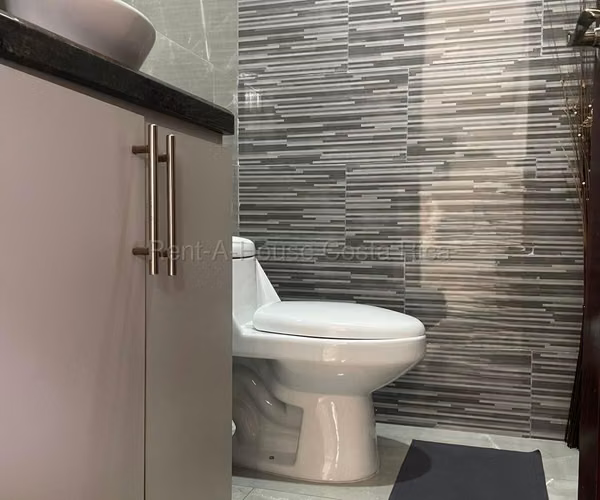 H.A.26-2169 Se Vende Casa de Lujo con Piscina en Santo Domingo, Heredia