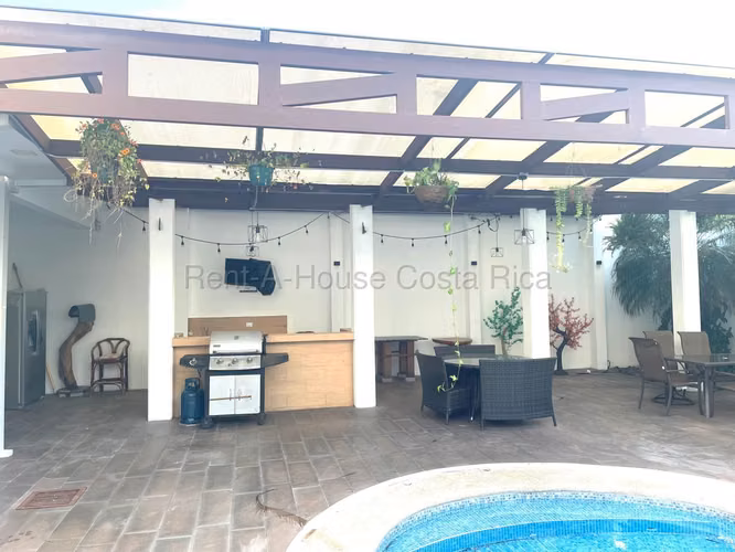 H.A.26-2169 Se Vende Casa de Lujo con Piscina en Santo Domingo, Heredia