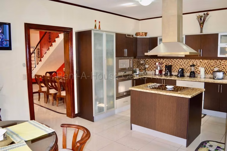 H.A.26-2169 Se Vende Casa de Lujo con Piscina en Santo Domingo, Heredia