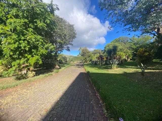 H.A.26-1942 Se Vende Exclusiva Casa Tipo Quinta – Los Ángeles de San Rafael, Heredia