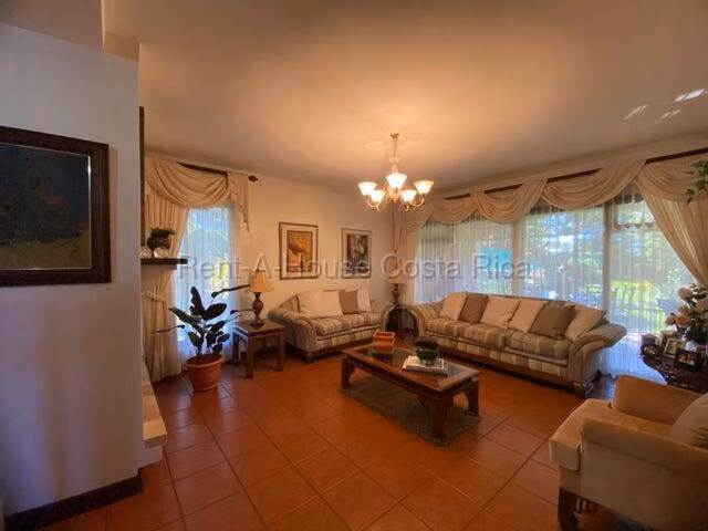 H.A.26-1942 Se Vende Exclusiva Casa Tipo Quinta – Los Ángeles de San Rafael, Heredia