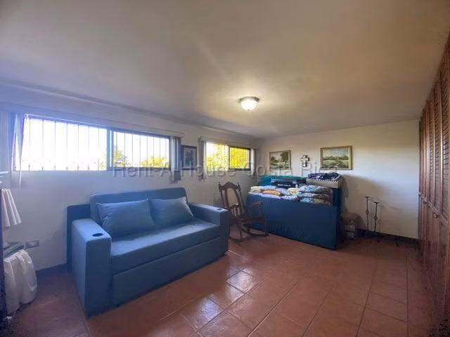 H.A.26-1942 Se Vende Exclusiva Casa Tipo Quinta – Los Ángeles de San Rafael, Heredia