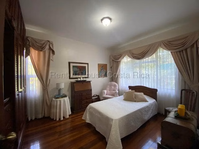 H.A.26-1942 Se Vende Exclusiva Casa Tipo Quinta – Los Ángeles de San Rafael, Heredia
