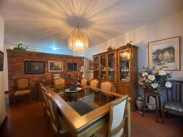 H.A.26-1942 Se Vende Exclusiva Casa Tipo Quinta – Los Ángeles de San Rafael, Heredia