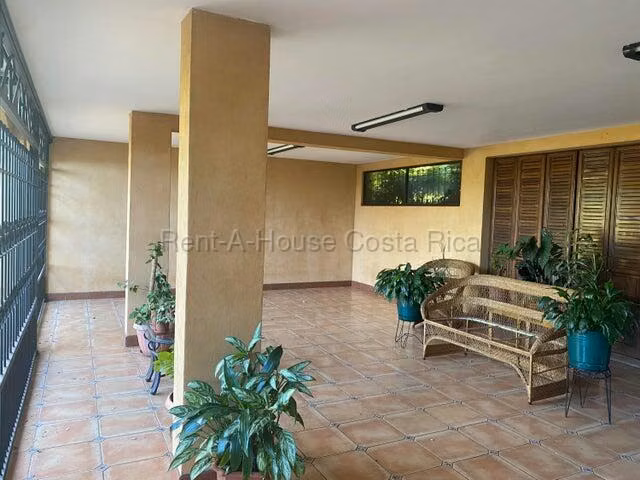 H.A.26-1942 Se Vende Exclusiva Casa Tipo Quinta – Los Ángeles de San Rafael, Heredia