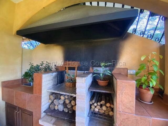 H.A.26-1942 Se Vende Exclusiva Casa Tipo Quinta – Los Ángeles de San Rafael, Heredia