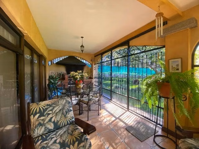 H.A.26-1942 Se Vende Exclusiva Casa Tipo Quinta – Los Ángeles de San Rafael, Heredia