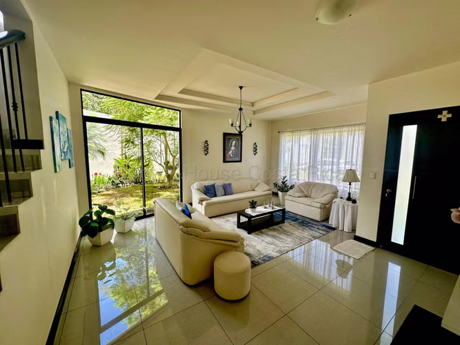 H.A.26-1884 Se Vende Imponente Residencia de Lujo – Vistas de Altamonte, Curridabat