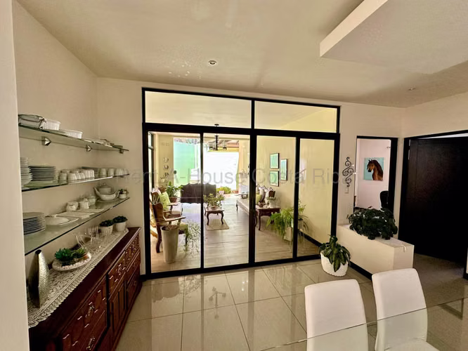 H.A.26-1884 Se Vende Imponente Residencia de Lujo – Vistas de Altamonte, Curridabat