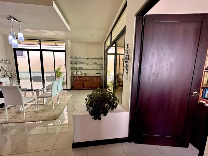 H.A.26-1884 Se Vende Imponente Residencia de Lujo – Vistas de Altamonte, Curridabat