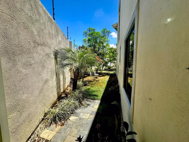 H.A.26-1884 Se Vende Imponente Residencia de Lujo – Vistas de Altamonte, Curridabat