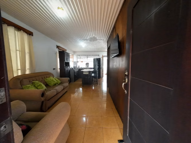 Casa de 2 habitaciones con amplio terreno en Los Ángeles de La Fortuna