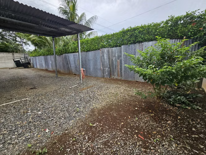 Casa de 2 habitaciones con amplio terreno en Los Ángeles de La Fortuna