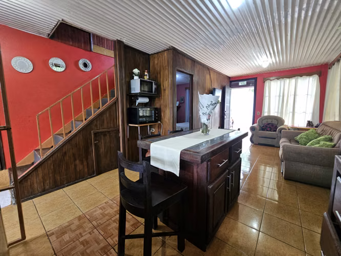 Casa de 2 habitaciones con amplio terreno en Los Ángeles de La Fortuna