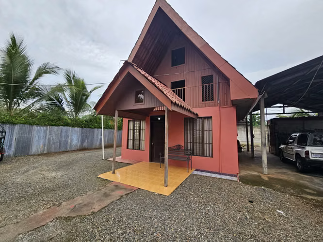 Casa de 2 habitaciones con amplio terreno en Los Ángeles de La Fortuna