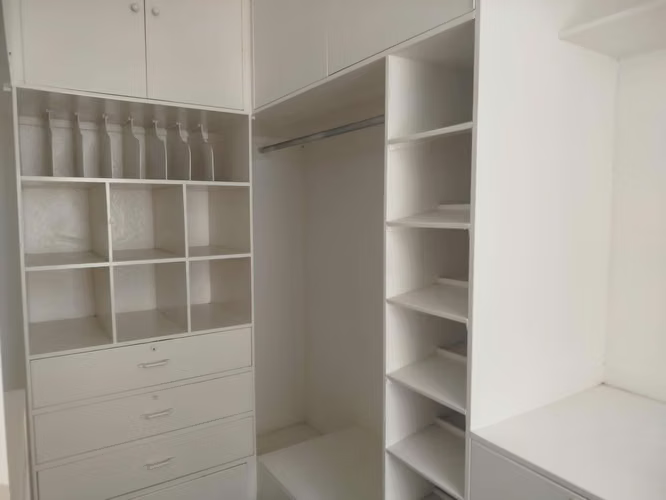 Quiere comprar casa con piscina propia? Esta es su propiedad ubicada en Rhomoser