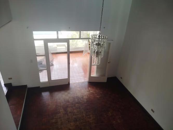 Quiere comprar casa con piscina propia? Esta es su propiedad ubicada en Rhomoser