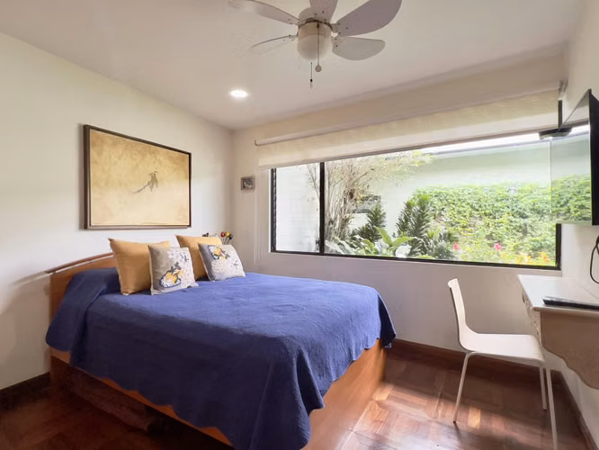 Perfecto para Restaurante - Residencial o Comercial - Céntrico - Parqueos