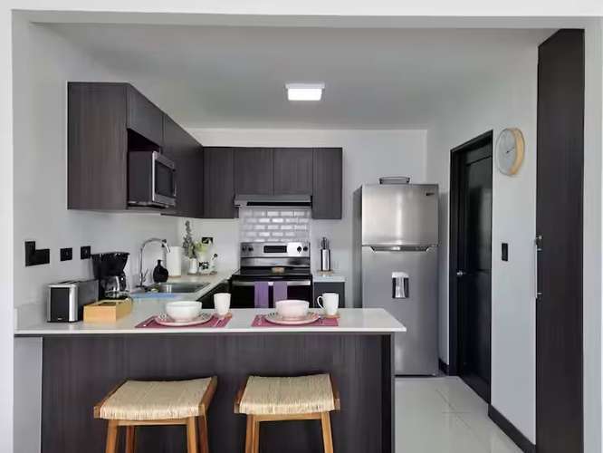Apartamento amueblado con amenidades premium en Belén, cerca de Lindora
