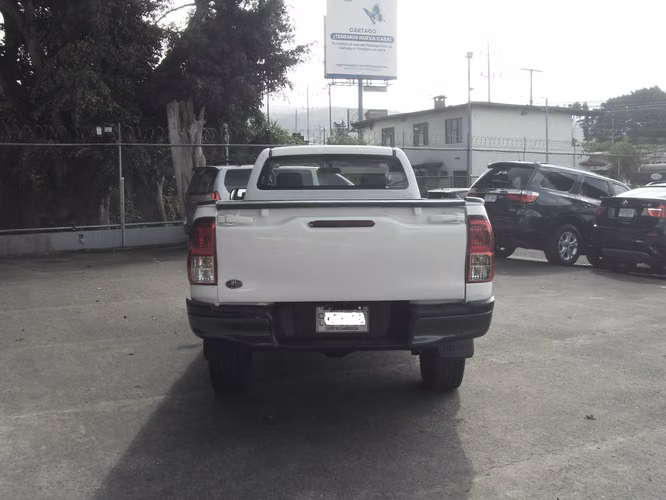 Toyota Hilux Cabina Sencilla 4x4