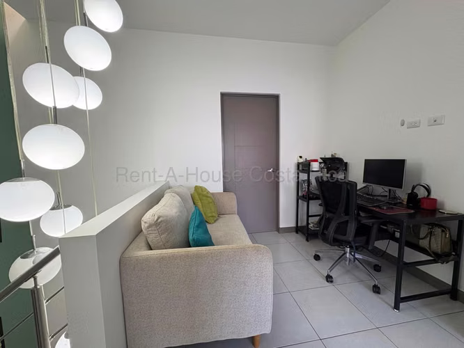 Venta de Casa  tres niveles en condominio en Santo Domingo Heredia - Imagen 9