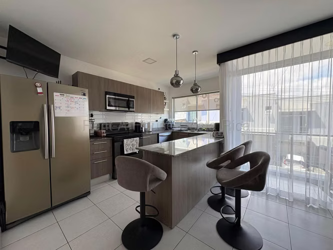 Venta de Casa  tres niveles en condominio en Santo Domingo Heredia - Imagen 6