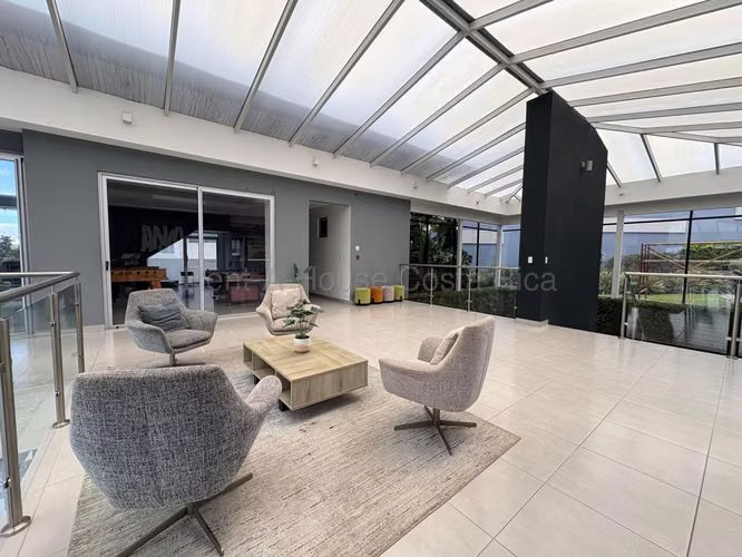 Venta de Casa  tres niveles en condominio en Santo Domingo Heredia - Imagen 14