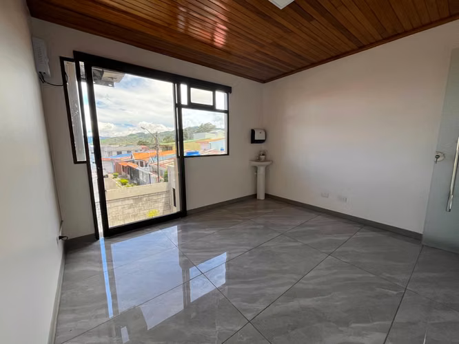 Venta Local Comercial frente a calle principal - Taras