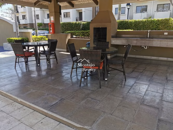 Venta de apartamento, Condominio Montesol, Santa Ana Centro