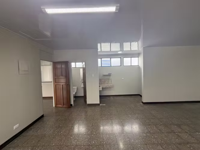 LOCAL CON BODEGA DISPONIBLE EN LA URUCA (uso industrial)