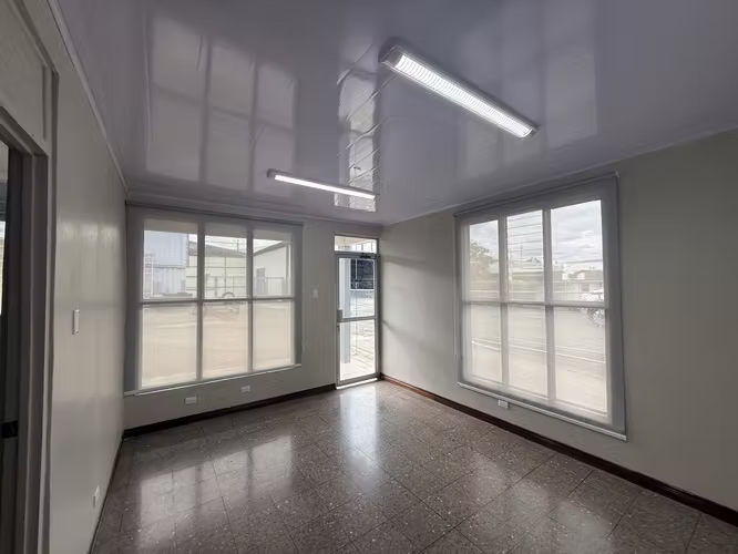 LOCAL CON BODEGA DISPONIBLE EN LA URUCA (uso industrial)