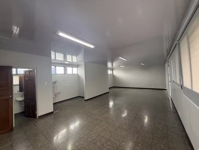 LOCAL CON BODEGA DISPONIBLE EN LA URUCA (uso industrial)
