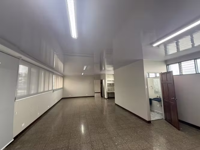 LOCAL CON BODEGA DISPONIBLE EN LA URUCA (uso industrial)