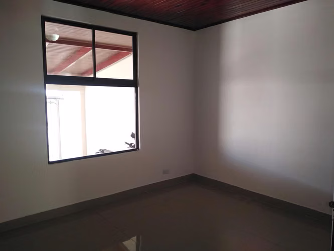 Casa en venta en Guadalupe con excelente ubicación y espacios ideales para la familia #26-295 GS - Imagen 4