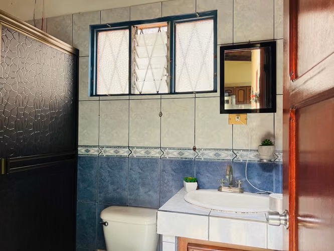 Venta de casa con apartamento independiente en San Isidro de Heredia - Imagen 7